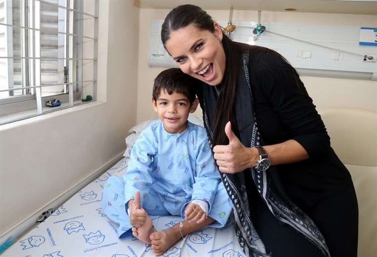 Adriana Lima Cuts the Ribbon on The Little Prince Library in Children’s Hospital